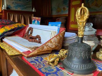 yeunten ling - pudja - dorje and bell and shastra